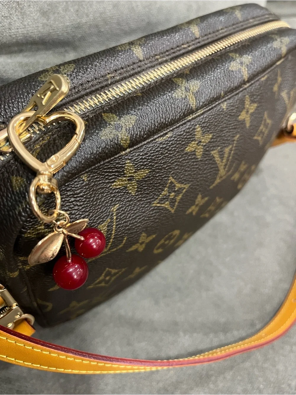 Louis Vuitton bag - Picture 2 of 11